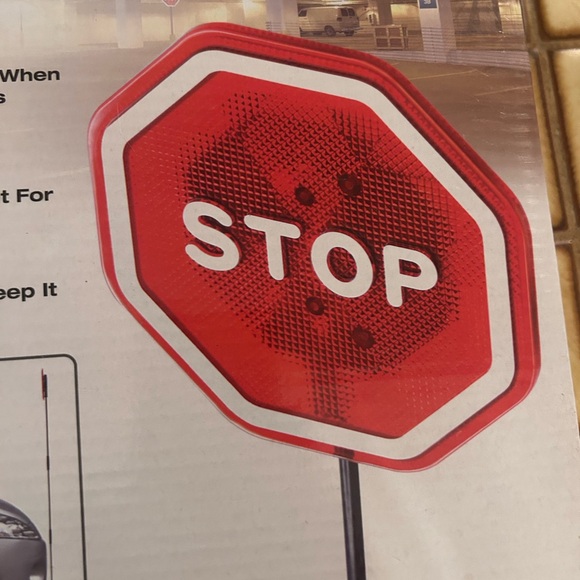 NWT. Stop sign with LED flashing lights - Picture 3 of 5